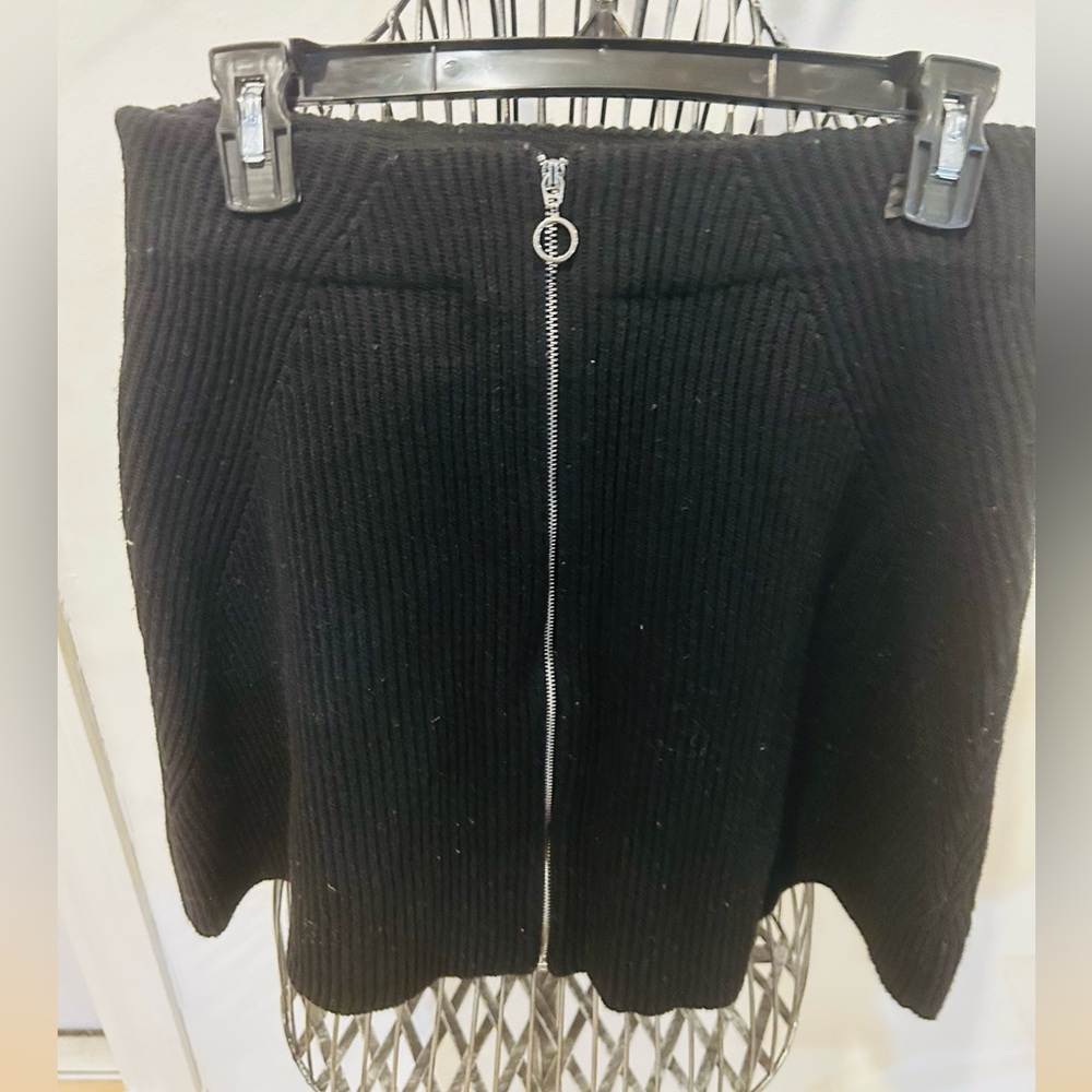 Rachel Roy Black Ribbed sweater Skirt with Front Zipper